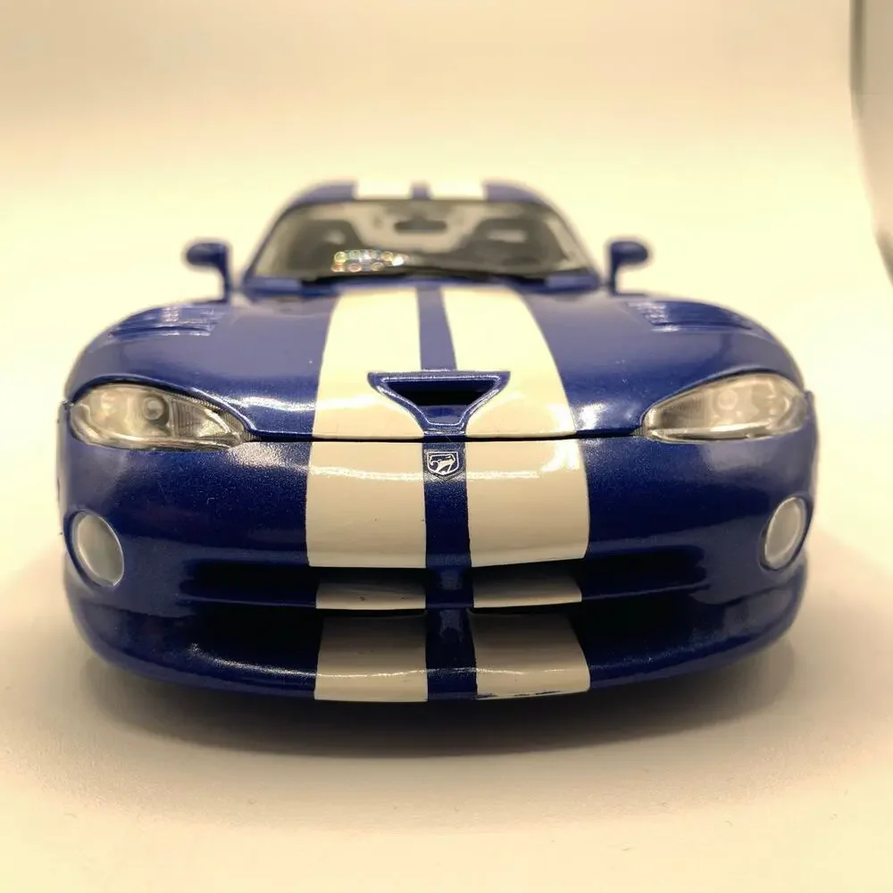 Vintage Maisto 1:18 Scale Dodge Viper GTS Blue, Racing Stripes Diecast Model Car